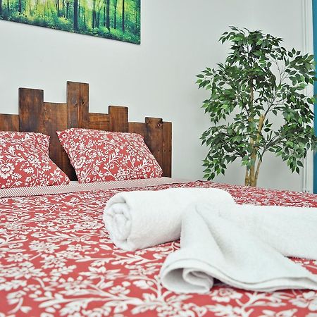Globe Hostel Бухарест Екстер'єр фото