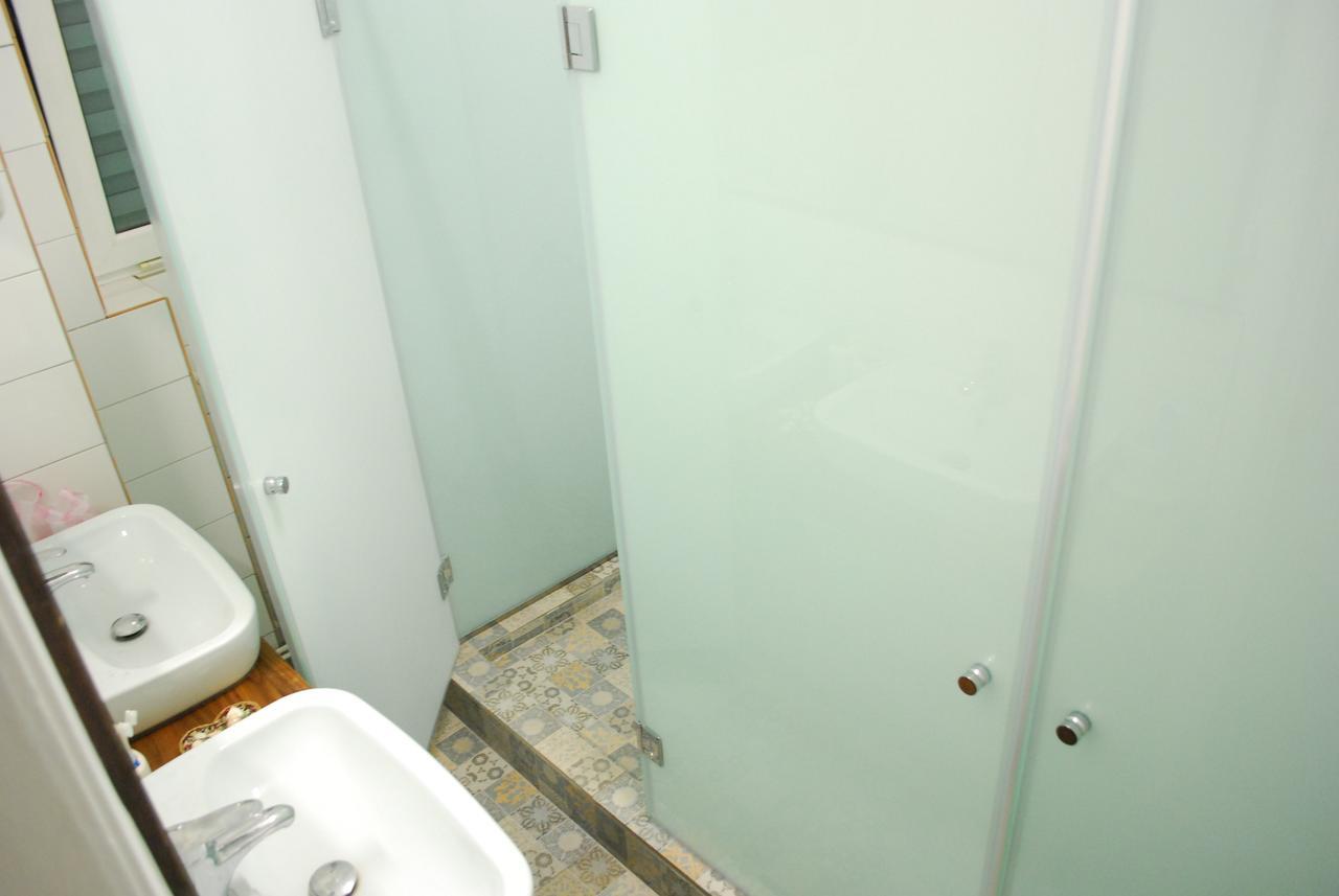 Globe Hostel Бухарест Екстер'єр фото