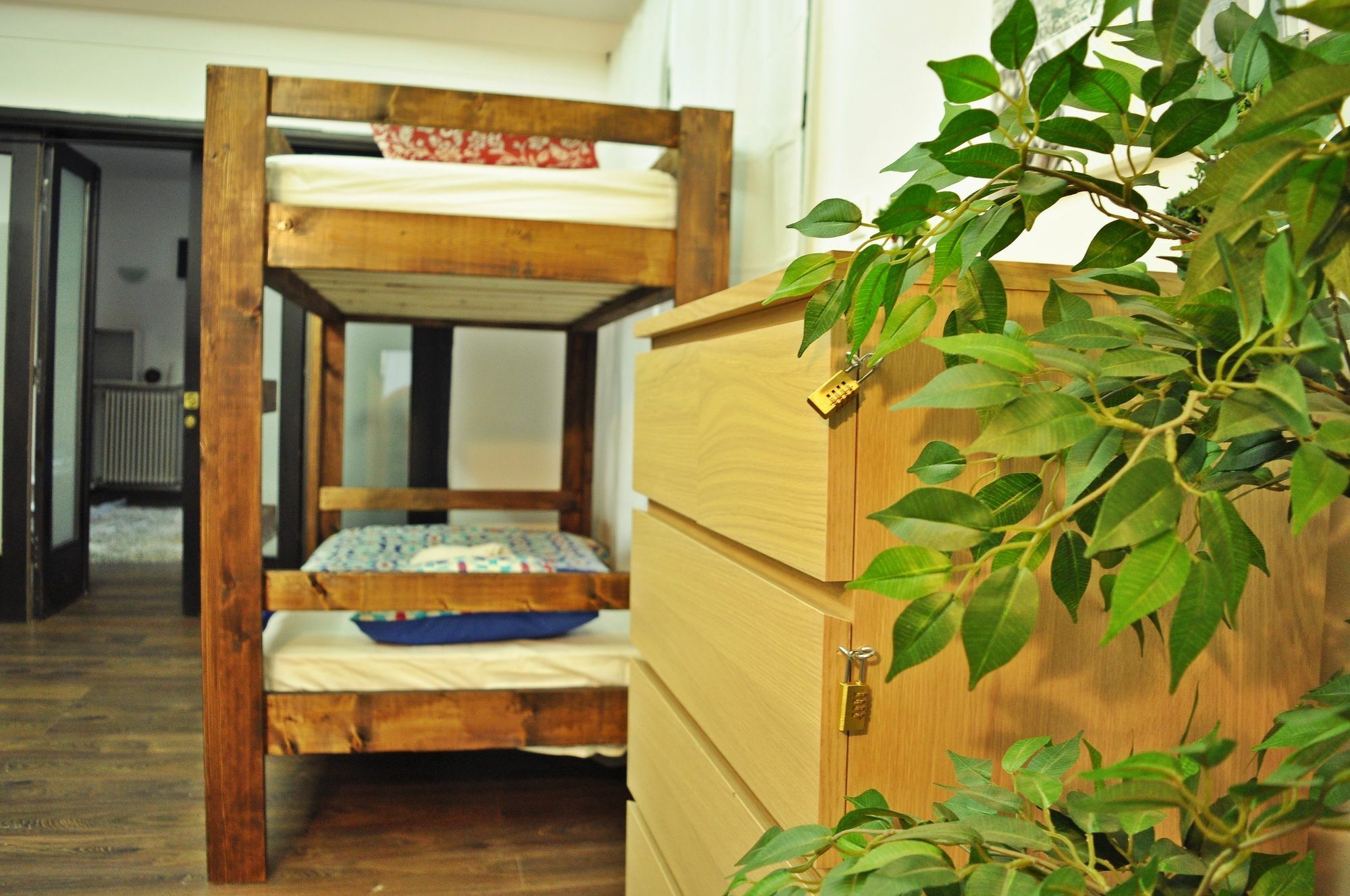 Globe Hostel Бухарест Екстер'єр фото
